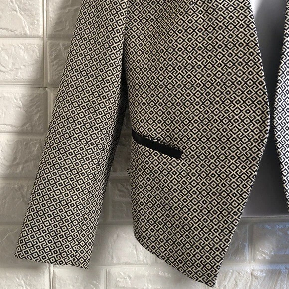 Blazer feminino Bar III com estampa de labirinto geométrico frontal aberto tamanho XS - Imagem 3 de 4