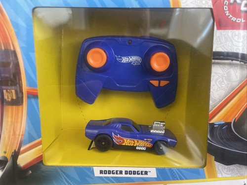 Hot Wheels RC Speed Challenge Track Set with1:64 Scale RemoteControl Vehicle(2) - Picture 2 of 7