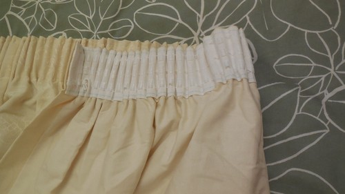 PAIR OF CREAM WITH SUBTLE PATTERN LINED PENCIL PLEAT CURTAINS 43"DROP - Picture 3 of 4
