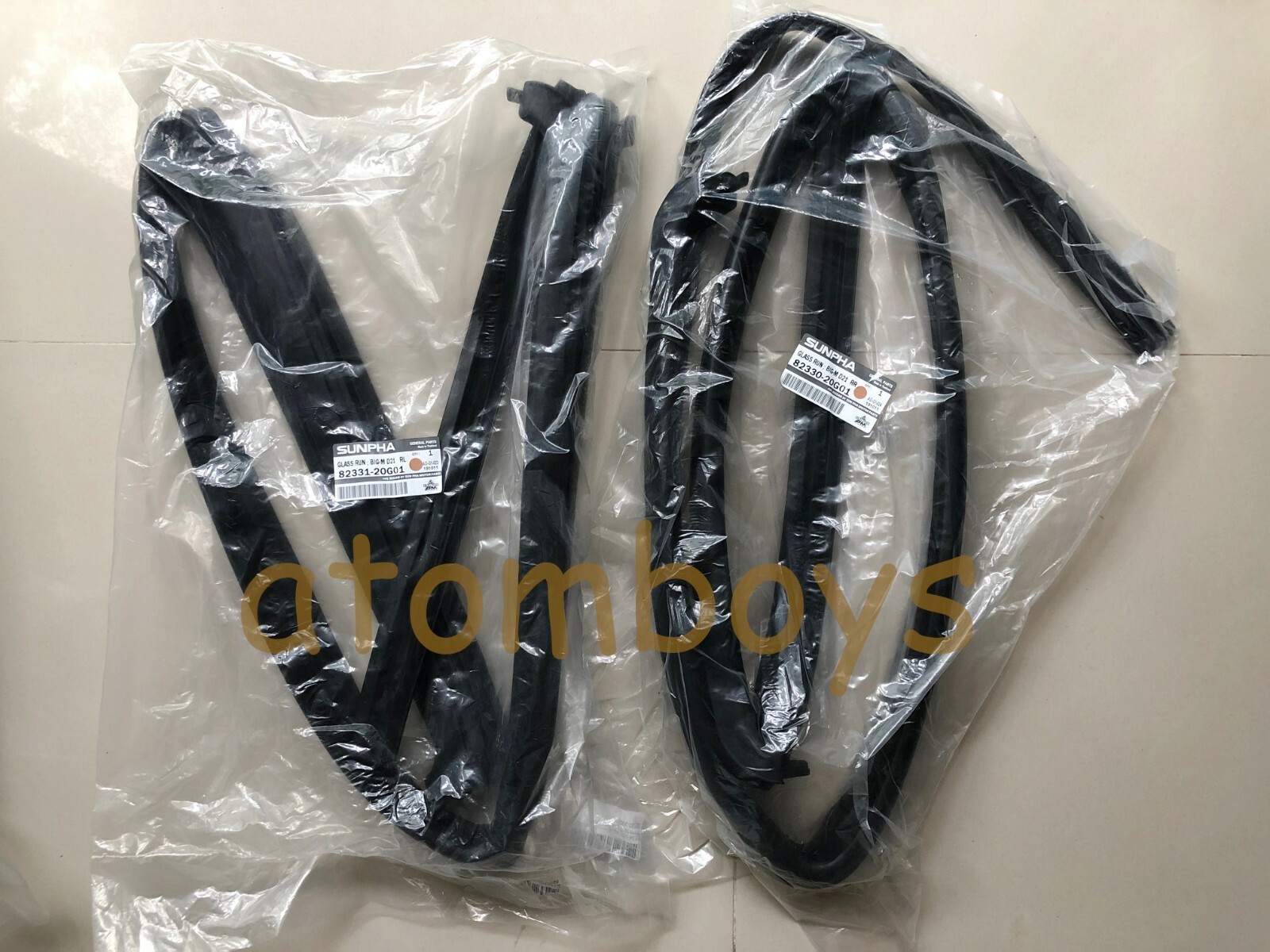 OEM Nissan Frontier D22 Navara Front Door Window Channel Felt Run Rubber Seal Pair