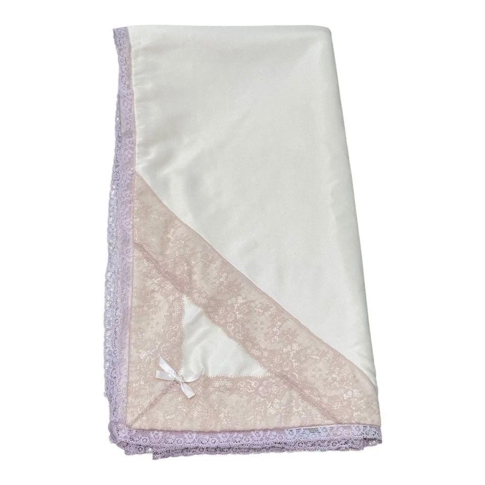 Juego de manta y babero vintage para bebé Claire Schwartz ribete de encaje satinado hecho en Corea Foto 2 de 4