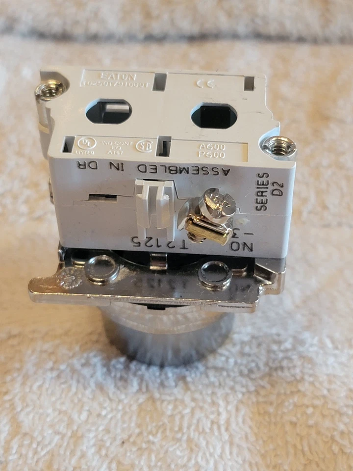 Culter Hammer Eaton 10250T/91000T 10250T30B Operator STD Button Black Pushbutton - Image 4 of 4