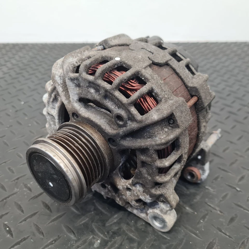 VW PASSAT MK7 B8 2018 Alternator 04L903021H - Image 2 of 4