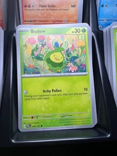 Budew 004/131 Sv: Prismatic Evolutions Regular