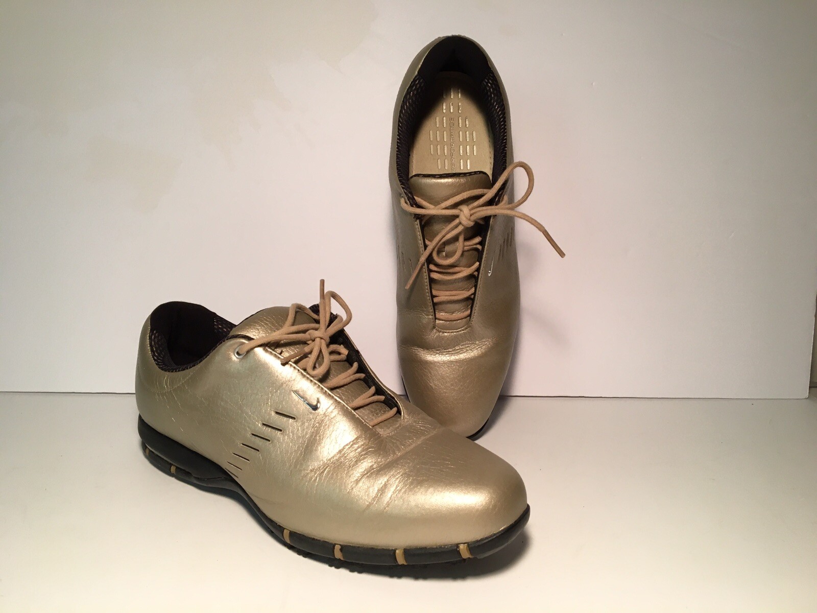 gold sport shoes