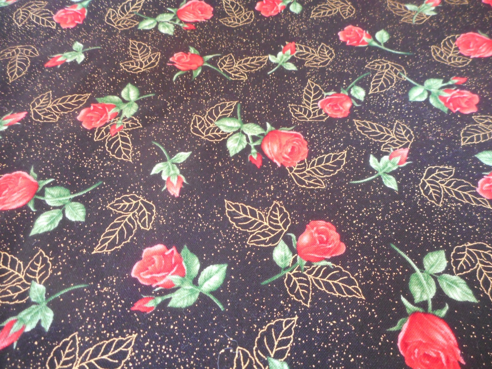 Brand New Red Roses Fabric 100% Cotton by the 1/2 yard 18