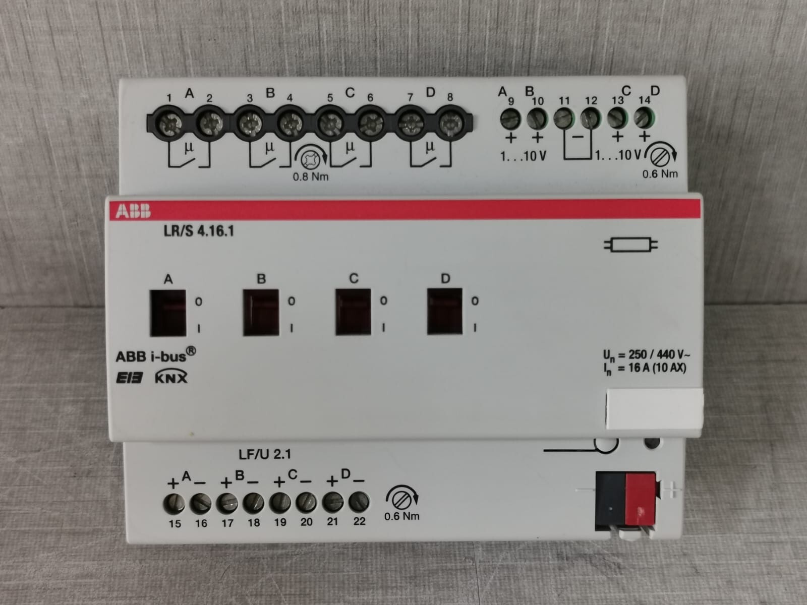 ABB 2CDG 110 088 R0011 ABB 2CDG 110 088 R0011 LR/S 4.16.1 LIGHT CONTROLLER 2