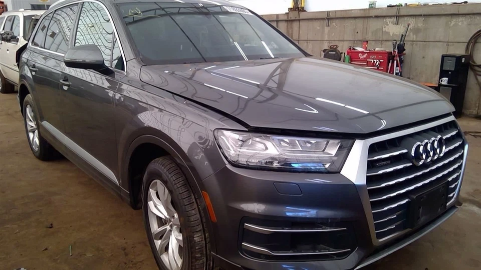 (LOCAL PICKUP ONLY) Hood Fits 17-23 AUDI Q7 6795171 - Image 2 of 4