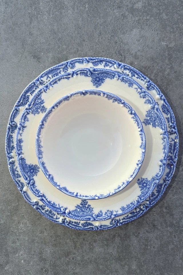 Antiguo Juego de Vajilla de Porcelana Azul Bebé 24 Piezas | 6 Personas | Vintage Floral Foto 2 de 4