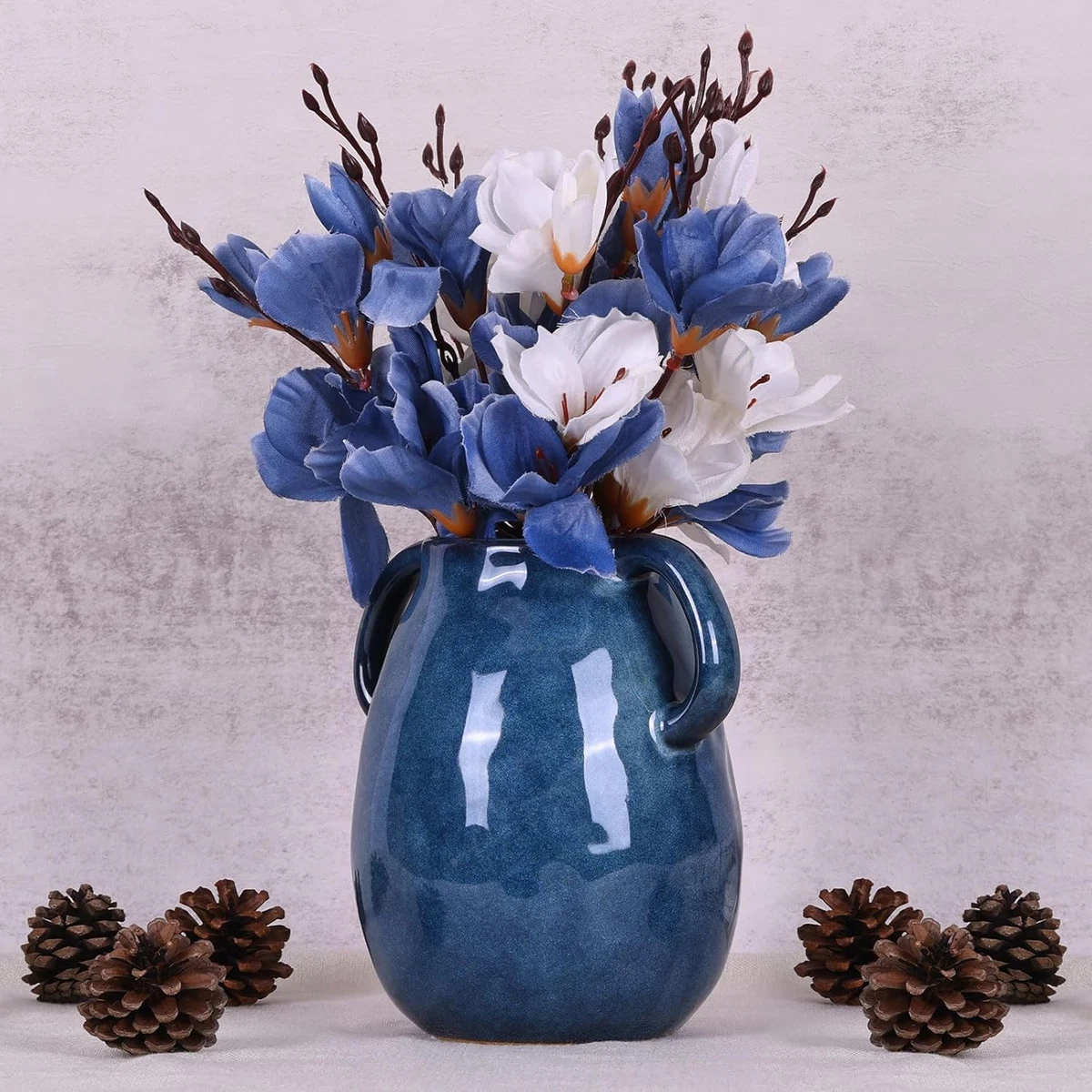 Set di tre vasi in ceramica blu: tre piccoli vasi blu, moderna decorazione minimalista di vasi di fiori, decorazioni creative per soggiorno, sala da pranzo, ufficio e scene di matrimonio