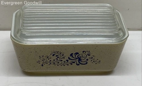 Vintage Pyrex Homestead Refrigerator Dish with Lid