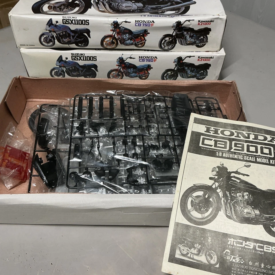 Modellino HONDA CB 900 F - Nitto 1/8 Tk. 1780 - NUOVO Kit Da Montare Vintage - Immagine 2 di 4