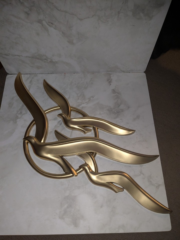 A 1978 Syroco 28" gold plastic seagull wall sculpture — a genuinely iconic piece of American kitsch that's having a serious interior design revival.