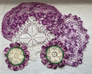 Lot of 5 vintage doilies