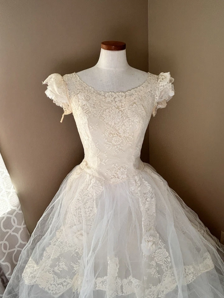 Vestido de novia de encaje marfil de colección rosetas manga corta vestido de novia tul pradera Foto 2 de 4