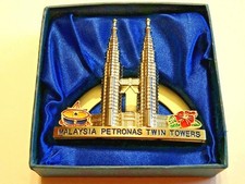 PETRONAS TWIN TOWERS ~ MALAYSIA TWIN TOWERS NAME CARD HOLDER IN BOX