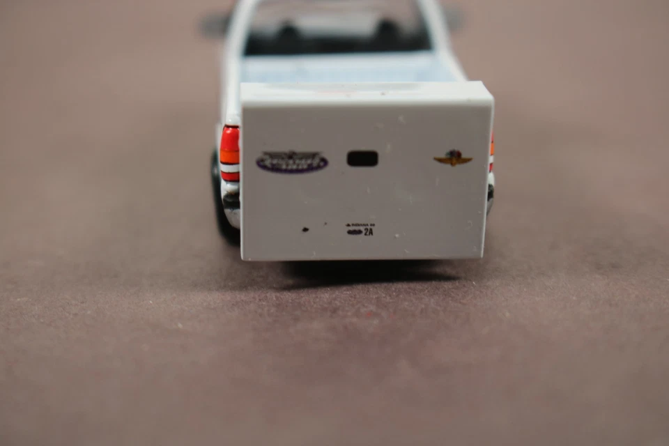 Johnny Lightning Brickyard 400 Emergency Vehicles 2000 Silverado Hood Opens LQQK - Image 4 of 4