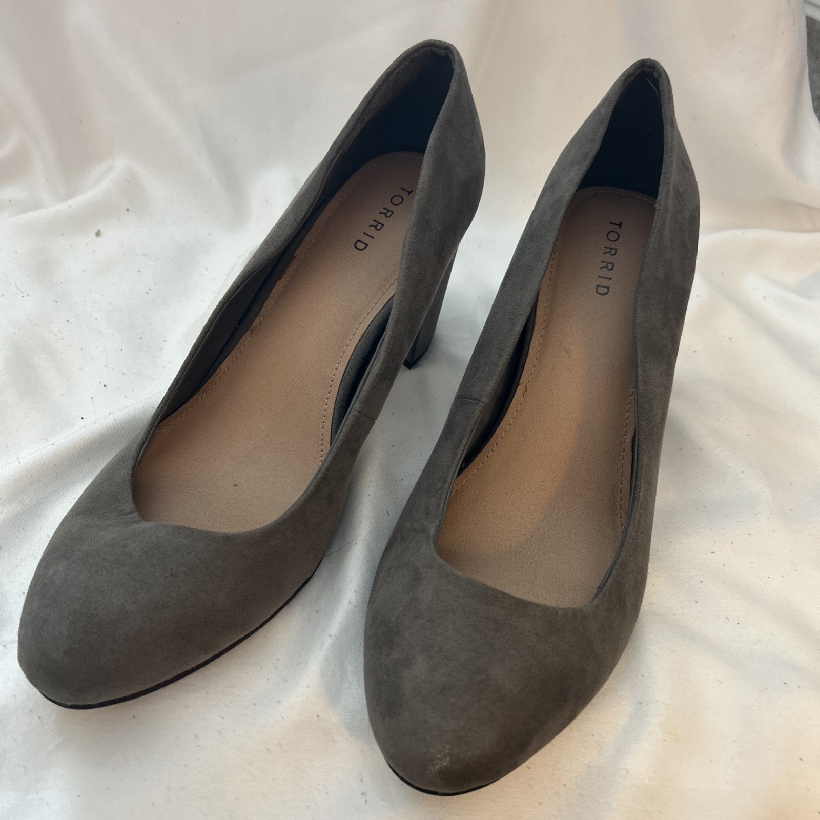 TORRID  Women's Grey  Suede Fabric 3 1/4” Block Heel Pumps Shoes 11.5 Wide