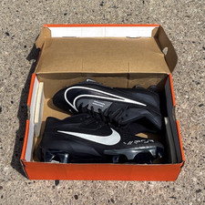 Nike Men s Football Molded Cleats Low Top Lac...