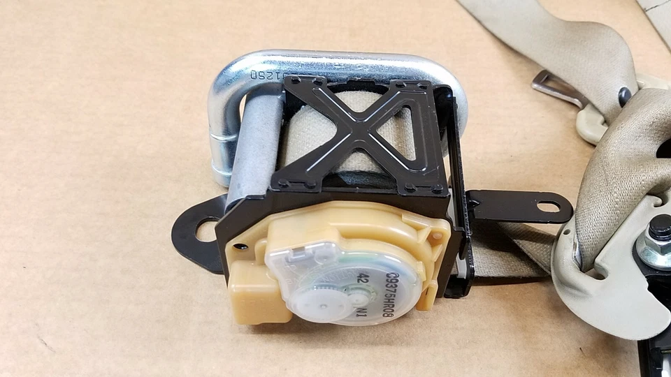 ⭐⭐OEM 08-09 INFINITI EX35 FRONT RIGHT SIDE SEAT BELT RETRACTOR W/ ADJUSTER BEIGE Foto 3 de 4