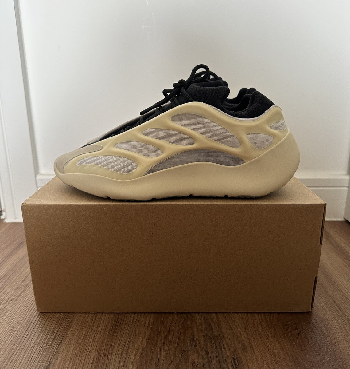 Yeezy 700 V3 Azael UK8 | eBay