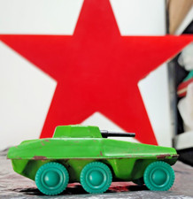 VINTAGE MILLITARY TANK TIN PLASTIC TOY WIND UP MECHANICAL SPARKS USSR AND KEY
