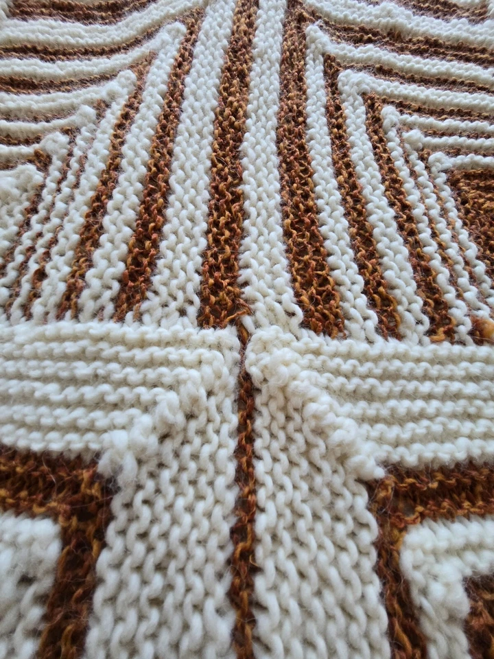 NEW HANDMADE KNIT KNITTED BLANKET THROW WOOL GEOMETRIC PATTERNED UNIQUE HANDWORK - Image 3 of 4