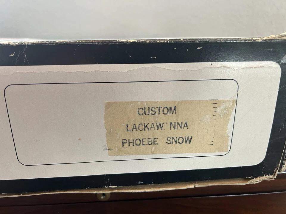 Williams by Bachmann Lackawanna Deluxe 5 Car Baby Madison Passenger Set -O Gauge - Image 4 of 4