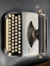 VTG 1961 Royal Companion Portable Typewriter  In Case - Made in Holland thumbnail