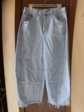 WOMEN'S UNIVERSAL THREAD BLUE LIGHT WASH HIGH RISE CROPPED JEANS SIZE 10
