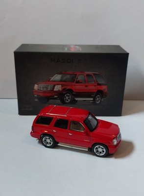 1/64 Masdi 2005 Cadillac Escalade Highly Detailed Premium Diecast Rubber Tires