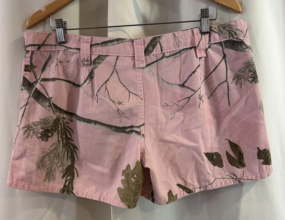 Pantalones Cortos Camuflados Rosa de Alto Mantenimiento Hechos en EE. UU. Talla 11/12 Foto 4 de 4