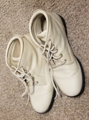 Womens Casual Dress shoes, Hi-top - Size 8W -Basic Editions
