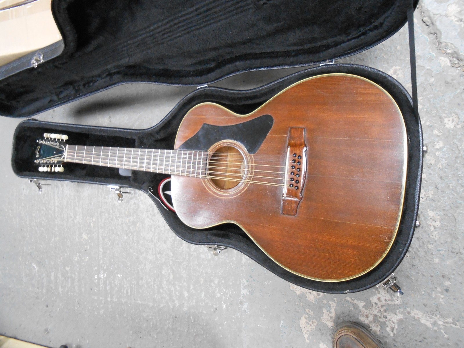 Vintage 1960s Guild D-212M Model 12 String Acoustic Guitar W / Case