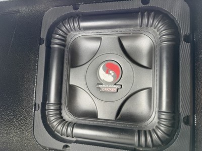 Kicker VS8L5 Solo Baric L5 8'' Vented Enclosure 300 watts RMS With box Including