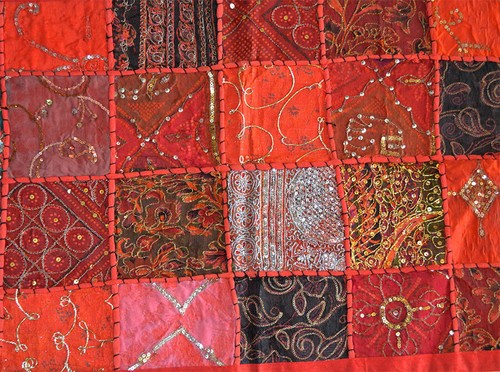 Parches antiguos bordados a mano de color rojo tapiz de pared lanzamiento corredor de la India - Imagen 2 de 6