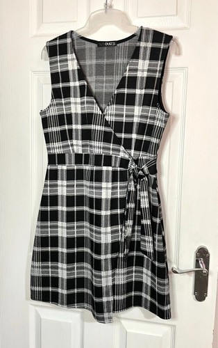 Quiz Black & White Plaid Style Pattern Sleeveless Mini Wrap Style Dress Size 14 - Picture 2 of 7
