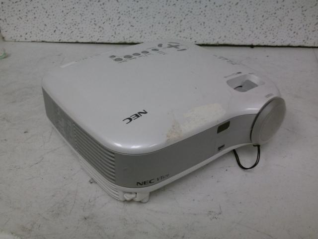 NEC VT670 Multimedia LCD Video Projector 400:1 1024x768 720p Lamp