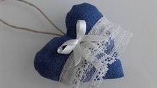 Decorazioni shabby chic cuori di stoffa azzurro con pizzo e fiocco da appendere