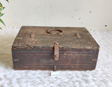 Cassa In Legno Vintage Primitiva Fatta A Mano Con 3 Scomparti E Chiusura WN368