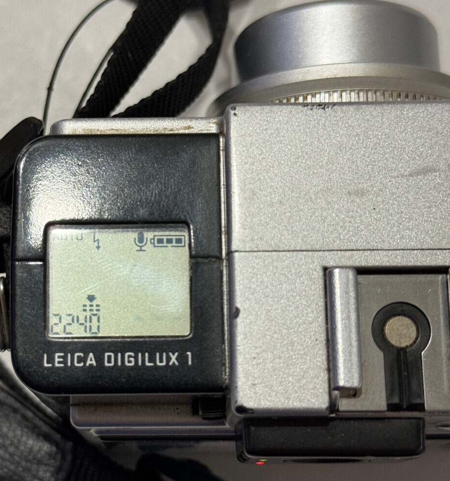 Leica Digilux 1 4.0MP 3x Optical Zoom Digital Camera - Black (READ