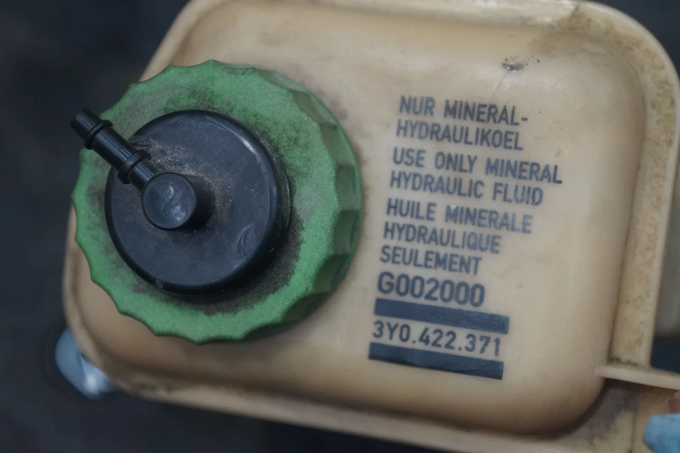 Tanque de depósito enfriador de fluido de aceite de dirección asistida 3Y0422371 Bentley Mulsanne 2015 Foto 4 de 4