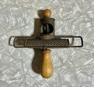 1890 The Edgar Antique Nutmeg Grater Spice Grinder Tin Metal & Wood Knobs VGC
