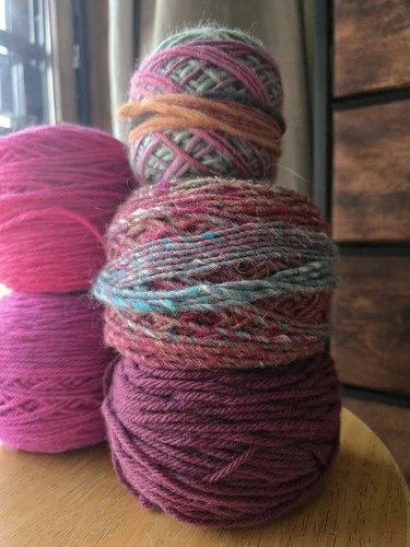 Mixed Set of wool yarns purples/pinks 339g Mixed Cascade Yarns Highland Wool image 3