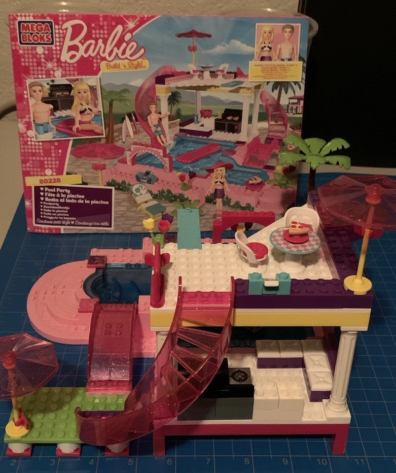 Mega Bloks 80228 Barbie Build ‘N Style Pool Party (2013) - 99.9% Complete - Image 3 of 4