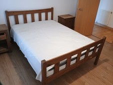 Wooden Queen Size Bed with The Mattress and Headboard