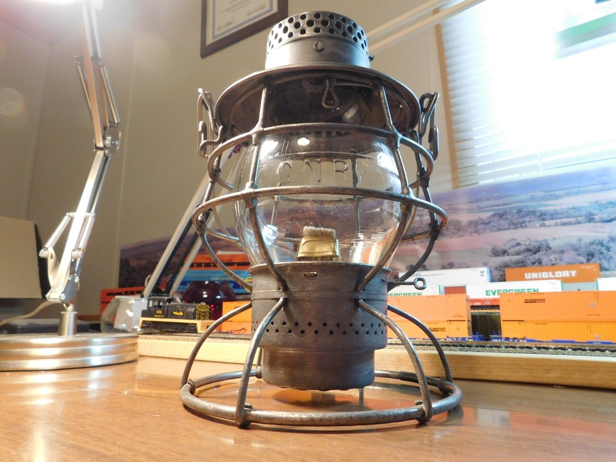 GREAT NORTHERN RAILROAD LANTERN ADAMS & WESTLAKE CO 