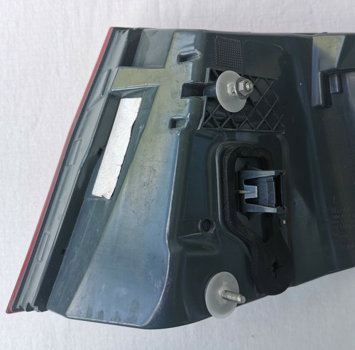 BMW SERIE 5 SEDÁN F10 LADO IZQUIERDO CONDUCTOR LUZ TRASERA EXTERIOR EE. UU. SEÑAL DE GIRO ROJA - Imagen 5 de 9