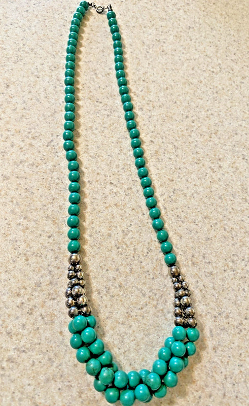 VINTAGE 24" GREEN W/ SILVER TONE BEADED NECKLACE