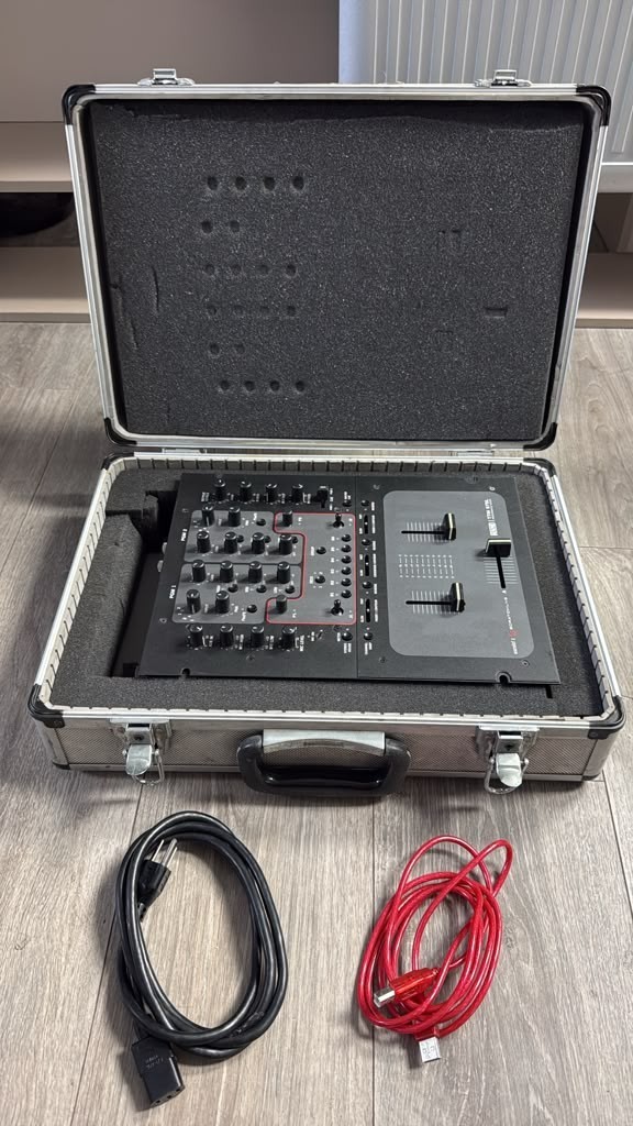 Rane TTM 57SL 2-Channel Performance DJ Mixer with Case.
